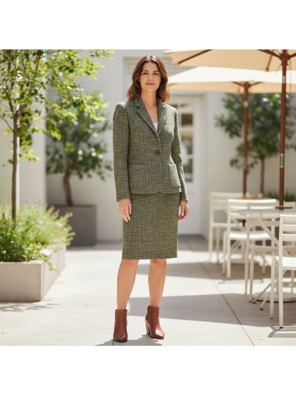 VIntage Kasper Womens Size 6 + 8  Suit Green Gold Tweed Skirt  Wool Blend 1980's